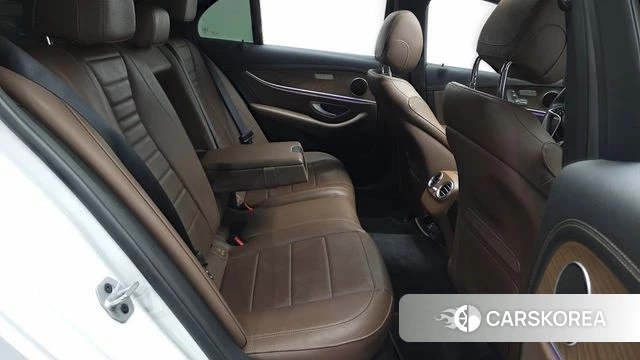 Mercedes-Benz E-Class W213 2021 Белый из Кореи, фото 3