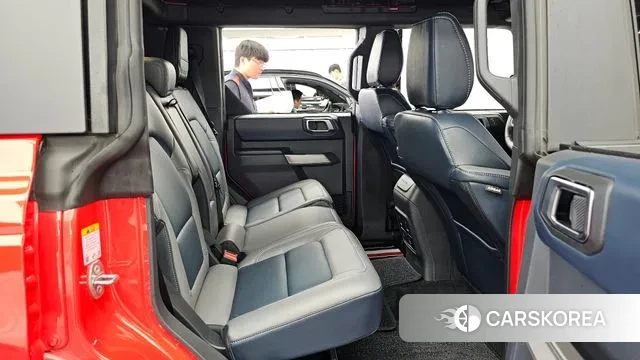 Ford Bronco 6th Generation 2023 Красный из Кореи, фото 3