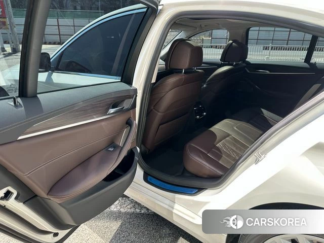 BMW 5 Series (G30) 2021 Белый из Кореи, фото 3