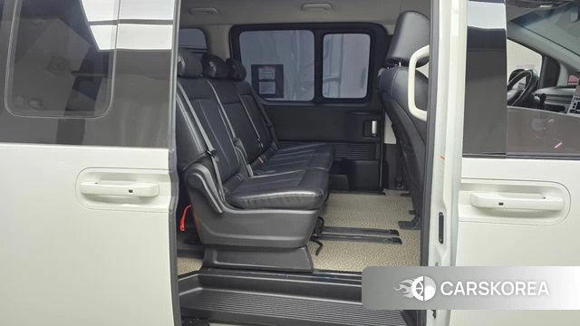 Hyundai Staria 2023 Белый из Кореи, фото 3