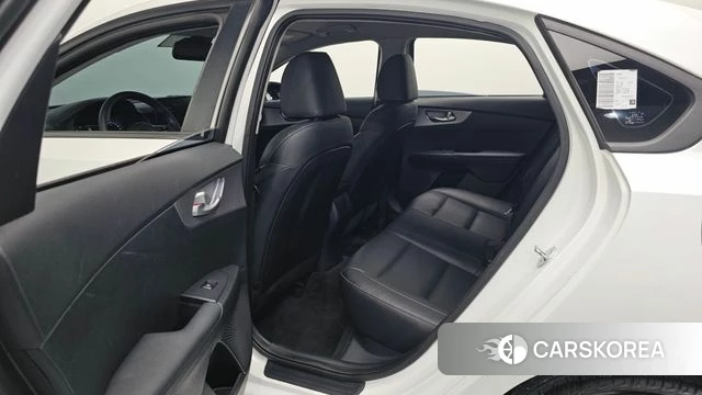 Kia The New K3 2nd generation 2023 Белый из Кореи, фото 3