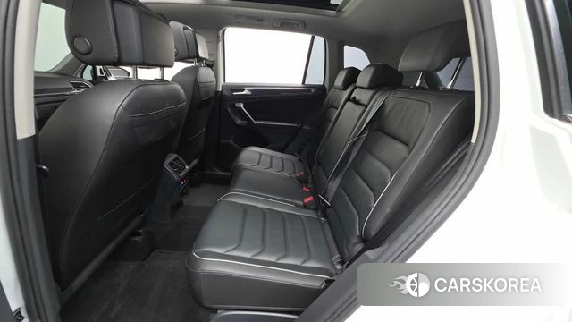 Volkswagen Tiguan second Generation 2023 Белый из Кореи, фото 3