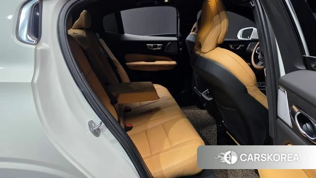 Volvo S60 3rd generation 2023 Белый из Кореи, фото 3