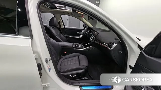 BMW 3 Series (G20) 2022 Белый из Кореи, фото 3