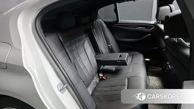 BMW 5 Series (G30) 2022 Белый из Кореи, фото 3