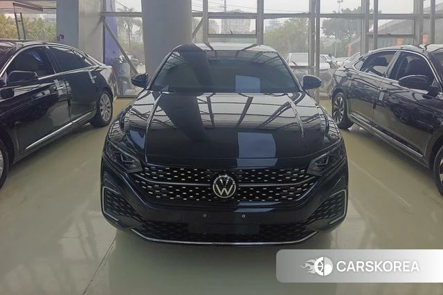 Volkswagen Passat 2024 Черный из Китая, фото 3