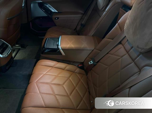 BMW 7 Series (G70) 2023 Черный из Кореи, фото 3