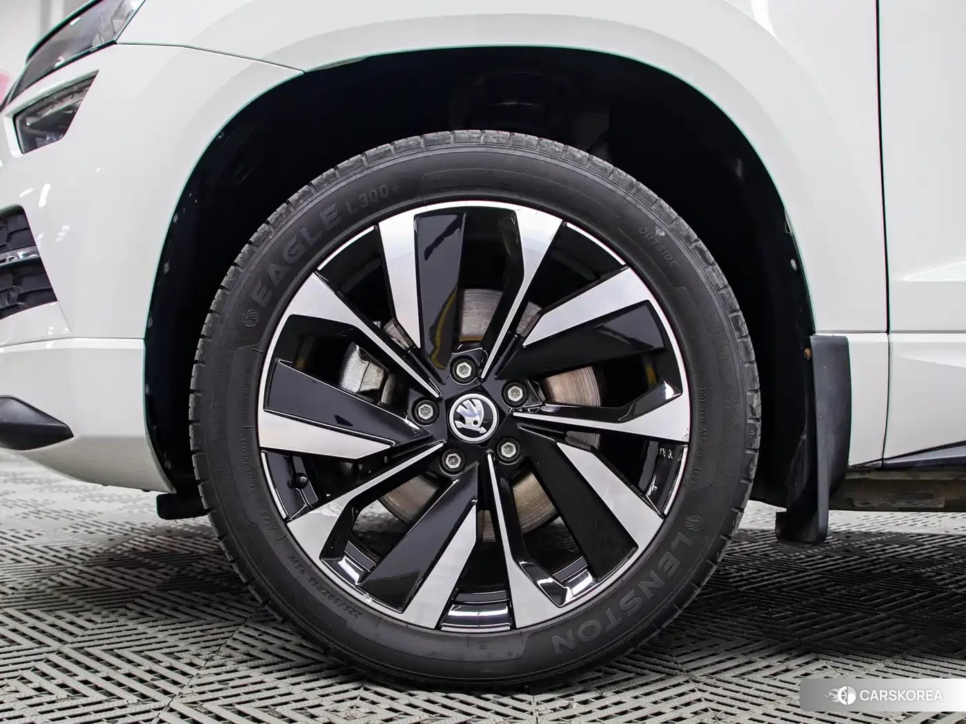 Skoda Krok 2022 Белый из Китая, фото 3