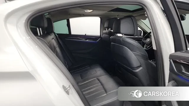 BMW 5 Series (G30) 2023 Белый из Кореи, фото 3