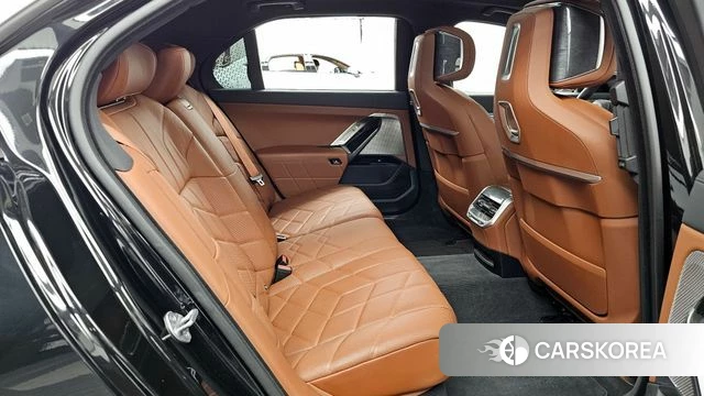 BMW 7 Series (G70) 2024 Черный из Кореи, фото 3