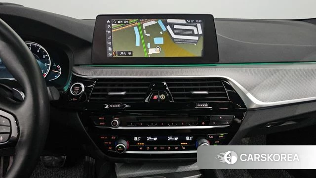BMW 5 Series (G30) 2018 Белый из Кореи, фото 3