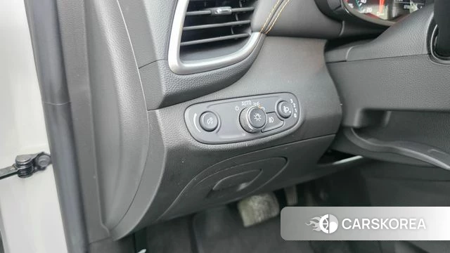 Chevrolet (GM Daewoo) The New Trax 2021 Белый из Кореи, фото 3