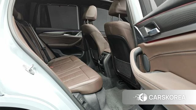 BMW X3 (G01) 2023 Светло-серебряный цвет из Кореи, фото 3