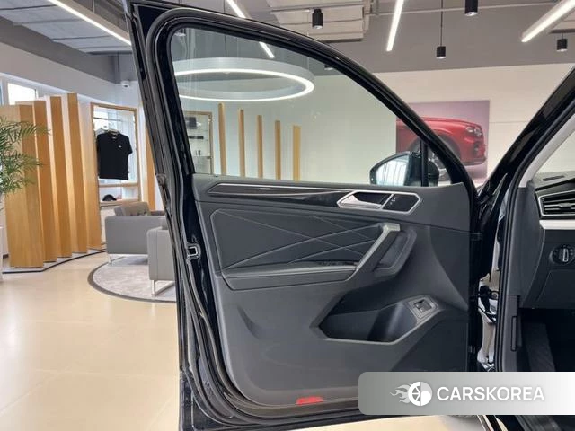 Volkswagen Tiguan L PHEV 2025 Черный из Китая, фото 3