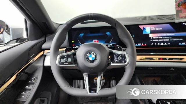 BMW 5 Series (G60) 2025 Светло-серебряный цвет из Кореи, фото 3