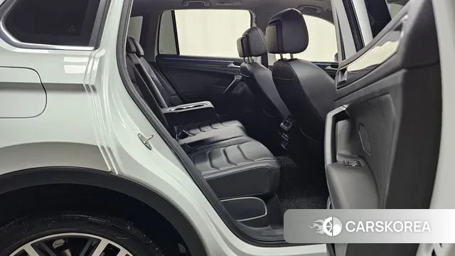 Volkswagen Tiguan second Generation 2023 Белый из Кореи, фото 3