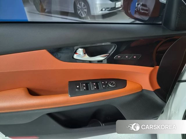 Kia The New K3 2nd generation 2021 Белый из Кореи, фото 3