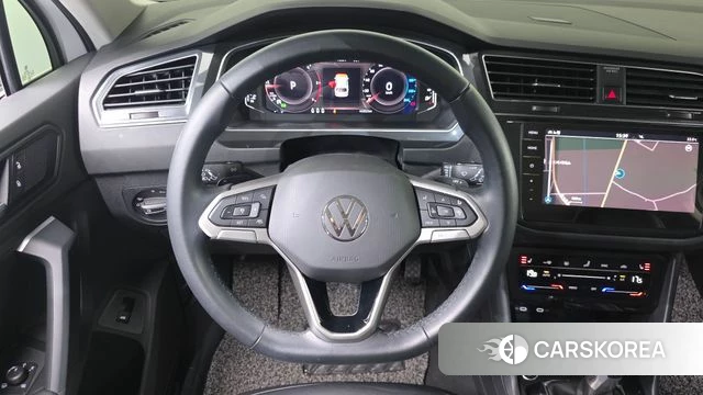 Volkswagen Tiguan second Generation 2022 Белый из Кореи, фото 3