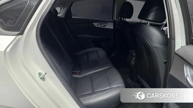 Kia The New K3 2nd generation 2022 Белый из Кореи, фото 3