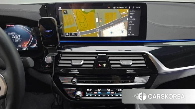 BMW 5 Series (G30) 2021 Белый из Кореи, фото 3