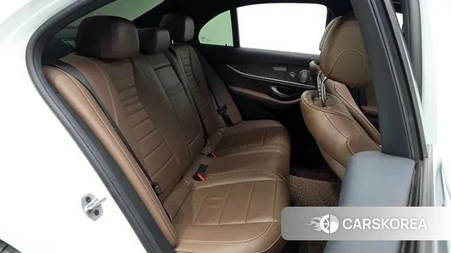 Mercedes-Benz E-Class W213 2023 Белый из Кореи, фото 3