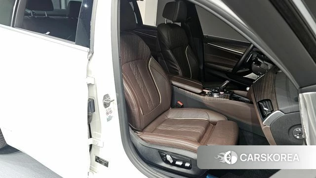 BMW 5 Series (G30) 2020 Белый из Кореи, фото 3