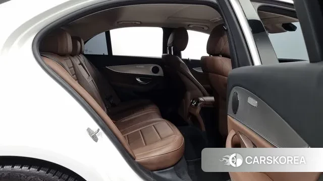 Mercedes-Benz E-Class W213 2018 Белый из Кореи, фото 3