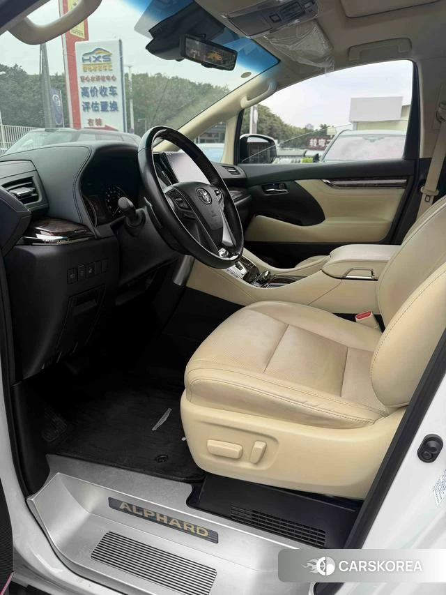 Toyota Elfa 2023 Белый из Китая, фото 3