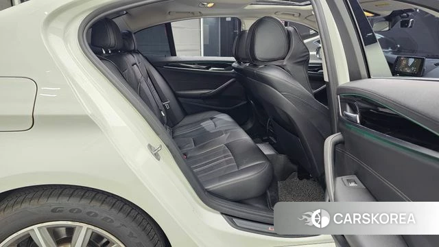 BMW 5 Series (G30) 2018 Белый из Кореи, фото 3