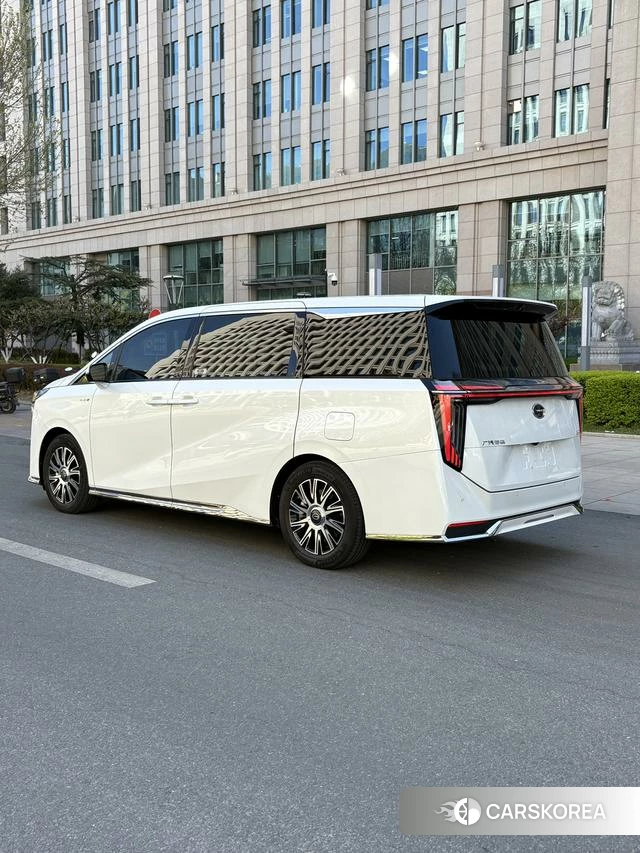 GAC Trumpchi Trumpchi E9 PHEV 2023 Белый из Китая, фото 3