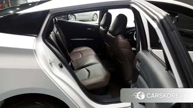 Toyota Prius 4th Generation 2022 Белый из Кореи, фото 3