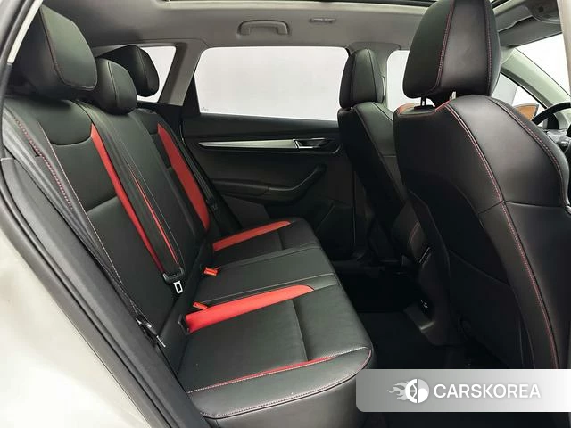 Skoda Krok 2022 Белый из Китая, фото 3