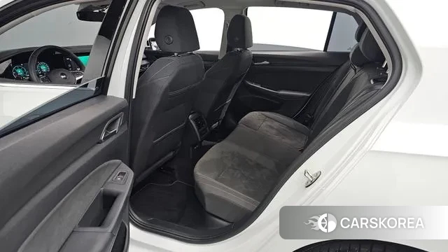 Volkswagen Golf 8th Generation 2022 Белый из Кореи, фото 3