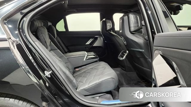 BMW 7 Series (G70) 2024 Черный из Кореи, фото 3