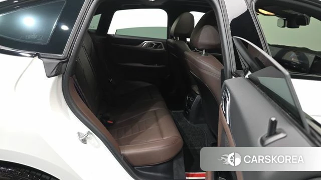 BMW 4 Series (G22) 2025 Белый из Кореи, фото 3