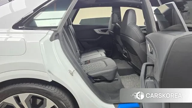 Audi Q8 (4M) 2023 Белый из Кореи, фото 3