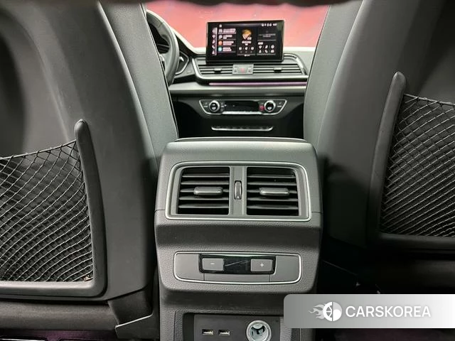 Audi Q5L 2021 Темно-серый из Китая, фото 3