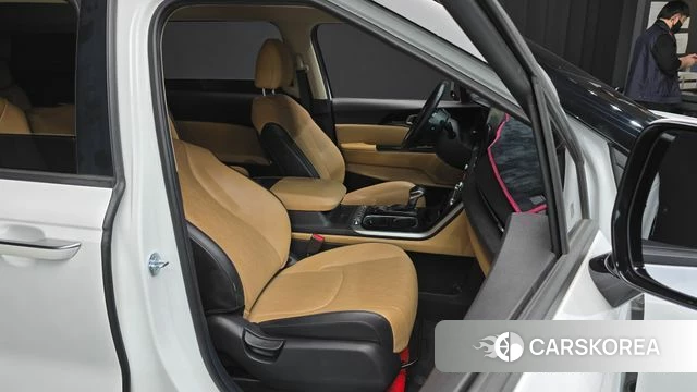 Kia Carnival 4th generation 2023 Белый из Кореи, фото 3