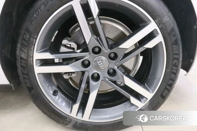 Audi A4L 2021 Белый из Китая, фото 3