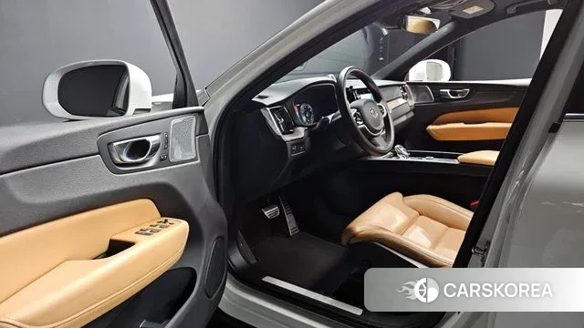 Volvo XC60 second Generation 2021 Белый из Кореи, фото 3