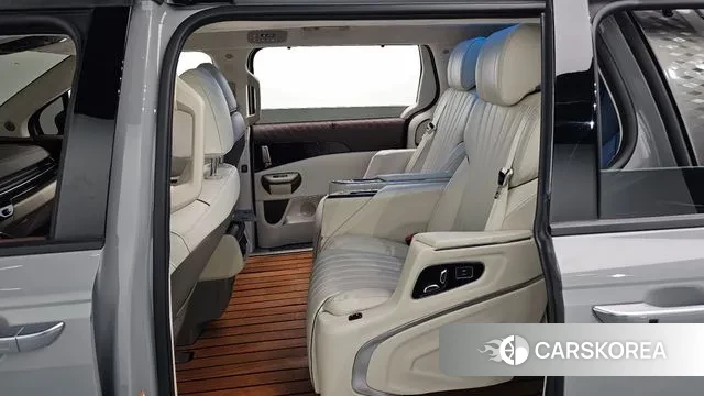 Kia The New Carnival 4th Generation 2025 Серебристо-серый из Кореи, фото 3