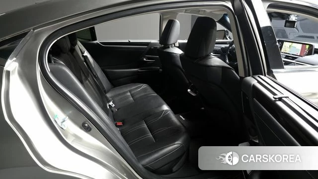 Lexus ES300h 7th generation 2020 Серебряный из Кореи, фото 3