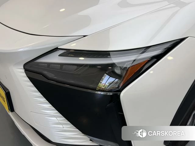 Lexus RZ 2024 Белый из Китая, фото 3