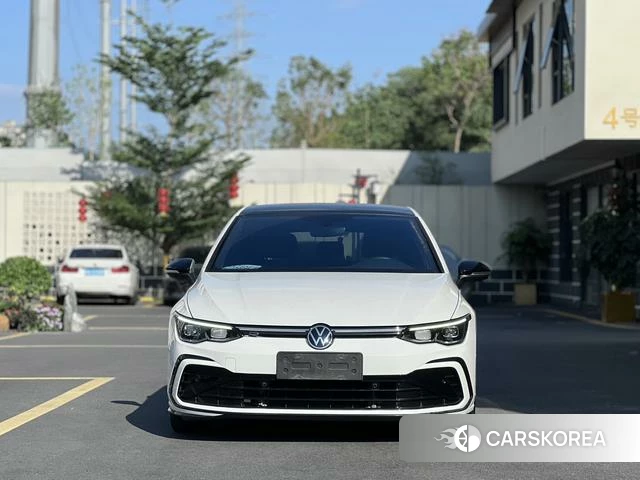 Volkswagen Golf 2023 Белый из Китая, фото 3