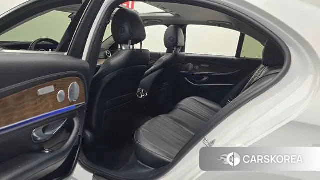 Mercedes-Benz E-Class W213 2018 Белый из Кореи, фото 3