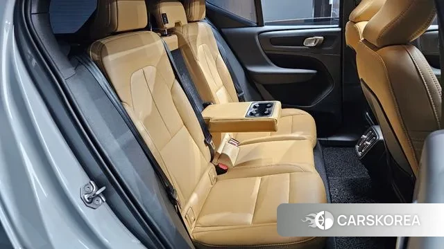 Volvo XC40 2020 Светло-серебряный цвет из Кореи, фото 3