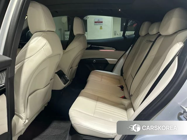Maserati Grecale 2024 Светло-серебряный цвет из Кореи, фото 3