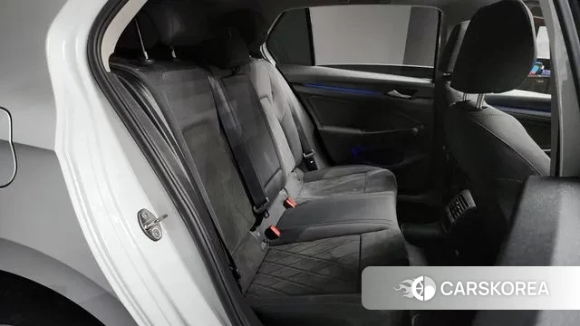 Volkswagen Golf 8th Generation 2022 Белый из Кореи, фото 3