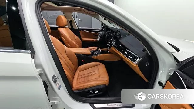 BMW 5 Series (G30) 2018 Белый из Кореи, фото 3