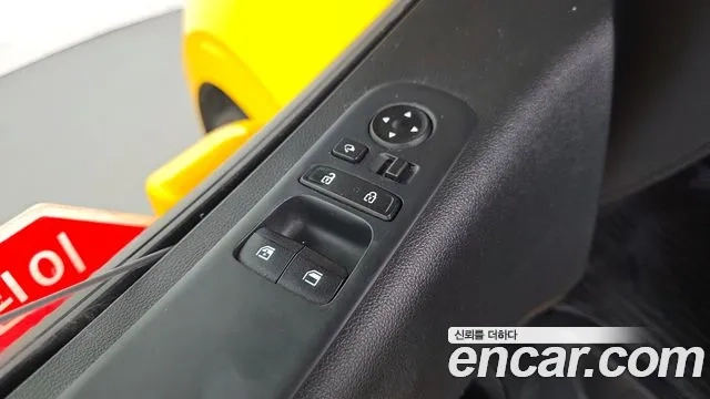 Hyundai Staria 2023 Желтый из Кореи, фото 3